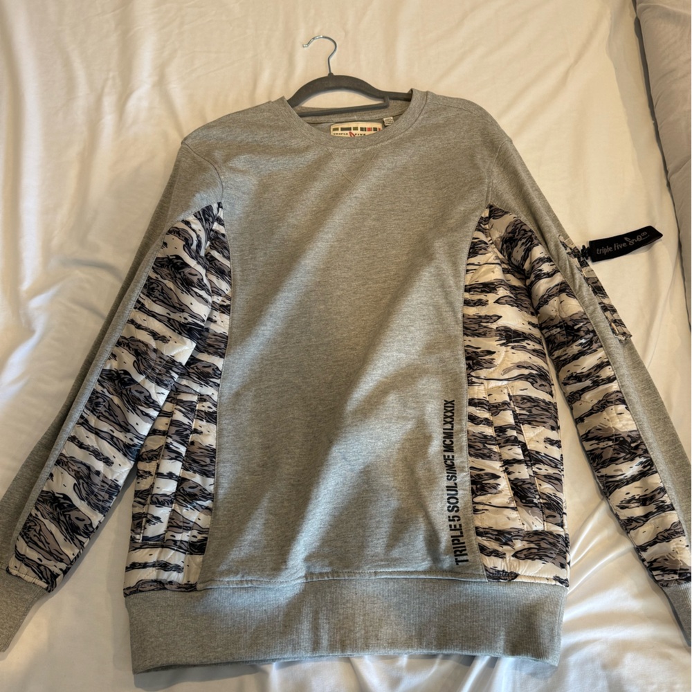 Triple 5 Soul 555 Gray and Camo Sweatshirt Size M